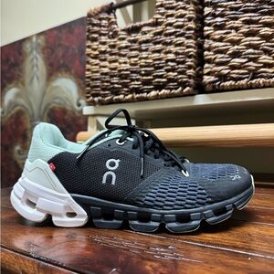 ON CLOUD RUNNING WIDE W6 BLACK GREEN WHITE SHOES